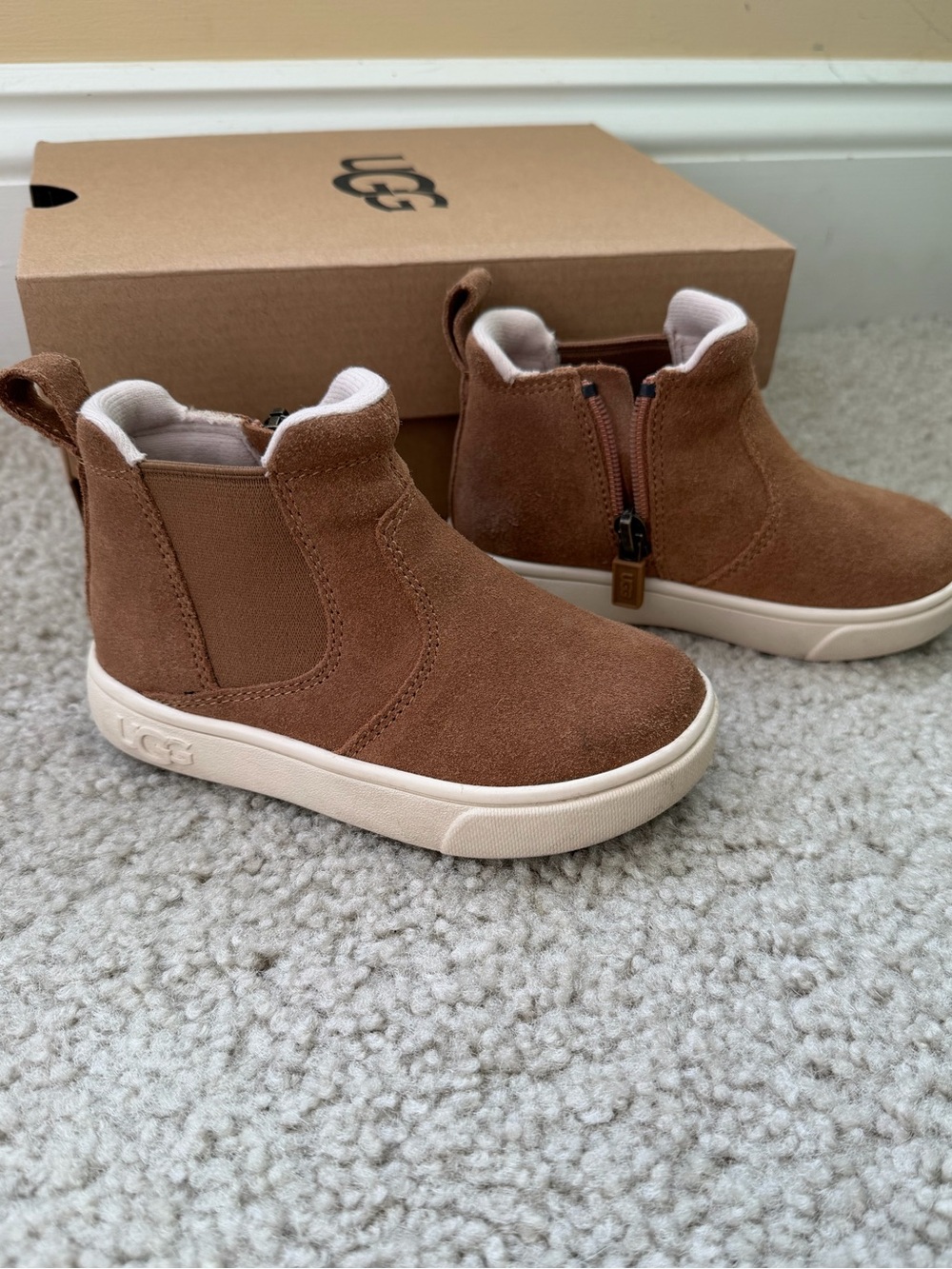 Boy’s Ugg Toddler Hamden Boots Chestnut Sz 8 - Picture 4 of 7